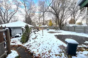 511 Maple St, Three Rivers, MI 49093 - Photo 4