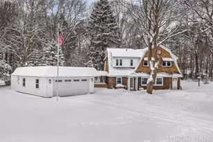 713 N Shore Dr, Holland, MI 49424 - Photo 2