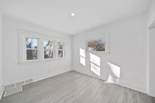 208 Bates St, Jackson, MI 49202 - Photo 8