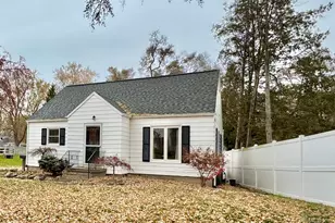 243 Grove St, Coopersville, MI 49404 - Photo 2