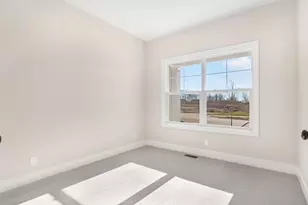 11905 Smithfield Dr, Holland, MI 49424 - Photo 10