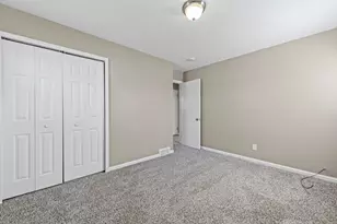 19720 Woodside St, Harper Woods, MI 48225 - Photo 8