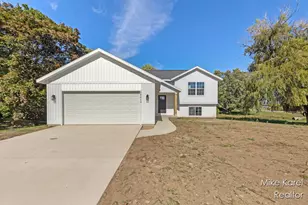 10613 68th Ave, Allendale, MI 49401 - Photo 2