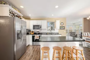 8641 Suntree Dr, Zeeland, MI 49464 - Photo 12