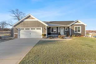 11791 Crystal Ridge Dr NE, Sparta, MI 49345 - Photo 2