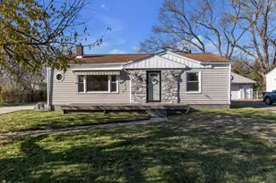 19135 Weyher St, Livonia, MI 48152 - Photo 2