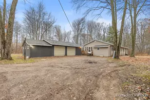 9807 N Maple Hill Rd, Howard City, MI 49329 - Photo 1