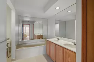 37692 N Laurel Park Dr, Livonia, MI 48152 - Photo 20