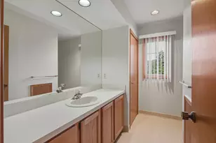 37692 N Laurel Park Dr, Livonia, MI 48152 - Photo 22