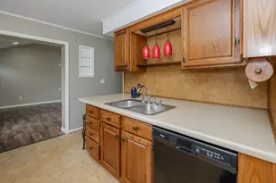 214 Southfield Dr, Battle Creek, MI 49015 - Photo 6