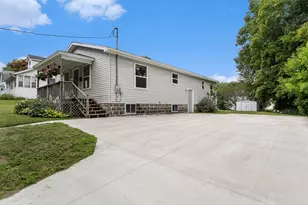 916 Yeomans St, Ionia, MI 48846 - Photo 2