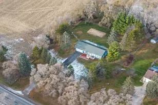 916 W Remus Rd, Mount Pleasant, MI 48858 - Photo 24