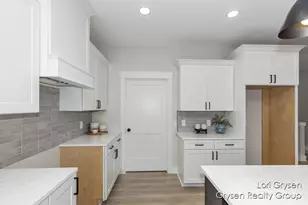 6704 Sheldon Crossing Dr, Hudsonville, MI 49426 - Photo 6