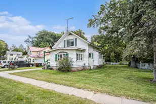 520 E Thorn St, Hastings, MI 49058 - Photo 2