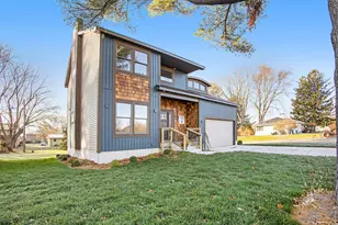 1032 Arlington Ave, Grand Haven, MI 49417 - Photo 2