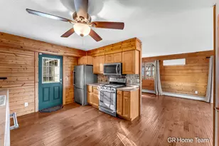 7649 Main St, Newaygo, MI 49337 - Photo 10