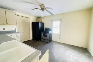 310 Locust St, Marshall, MI 49068 - Photo 6