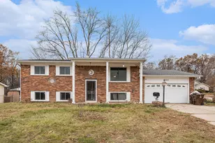897 N Washington Ave N, Battle Creek, MI 49037 - Photo 2