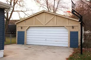 43592 Champlain Ct, Canton, MI 48188 - Photo 2