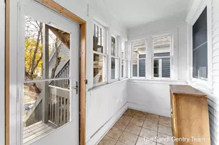 1022 Washington Ave, Grand Haven, MI 49417 - Photo 20