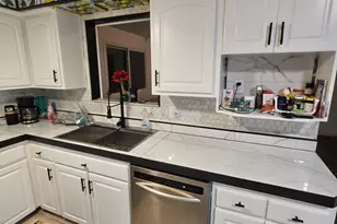 41357 Estate Dr, Sterling Heights, MI 48313 - Photo 16