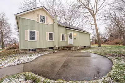 211 N Division Street, Spring Lake, MI 49456 - Photo 2