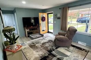 320 East Dr, Marshall, MI 49068 - Photo 4