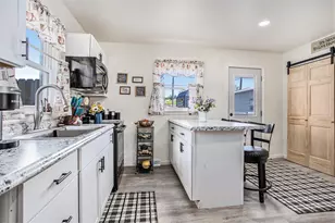 320 East Dr, Marshall, MI 49068 - Photo 8