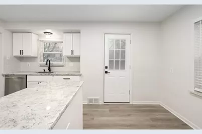 24701 Parklawn Street, Oak Park, MI 48237 - Photo 8