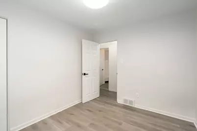 24701 Parklawn Street, Oak Park, MI 48237 - Photo 18