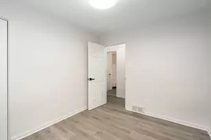 24701 Parklawn St, Oak Park, MI 48237 - Photo 18