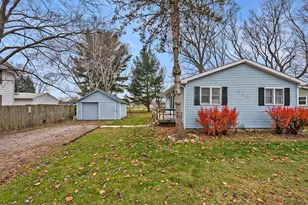 902 Millard St, Three Rivers, MI 49093 - Photo 2