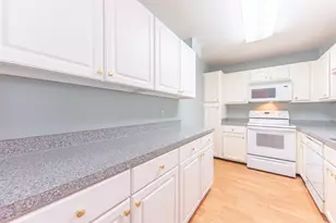 18025 University Park Dr, Livonia, MI 48152 - Photo 22