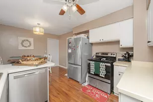 733 Hazen St, Paw Paw, MI 49079 - Photo 16