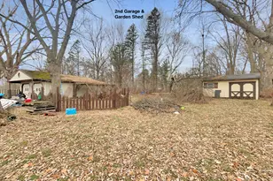 1095 S Devenish Ln, Flint, MI 48532 - Photo 8