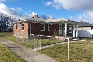 20945 Parkcrest Dr, Harper Woods, MI 48225 - Photo 2