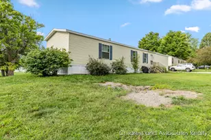 12811 Charles Dr, Wayland, MI 49348 - Photo 2