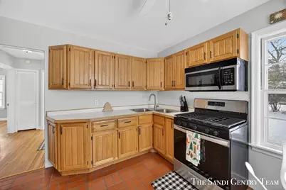 3454 McCracken Street, Norton Shores, MI 49441 - Photo 10