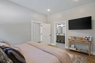 9815 Snow Pointe Dr SE, Alto, MI 49302 - Photo 18