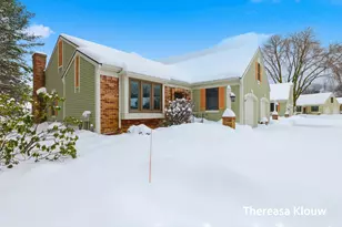 17496 Meadow Wood Rd, Spring Lake, MI 49456 - Photo 6