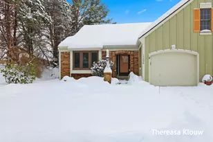 17496 Meadow Wood Rd, Spring Lake, MI 49456 - Photo 2