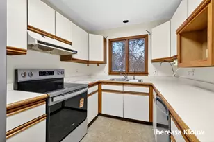 17496 Meadow Wood Rd, Spring Lake, MI 49456 - Photo 14