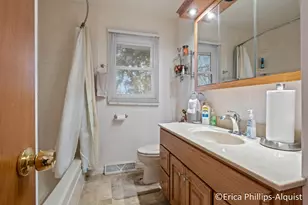 5249 Newcastle Dr SE, Grand Rapids, MI 49508 - Photo 16