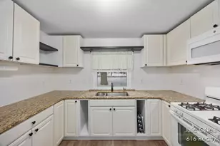 3645 Benjamin Ave NE, Grand Rapids, MI 49525 - Photo 12