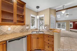 1946 Cross Bend St NE, Grand Rapids, MI 49505 - Photo 16