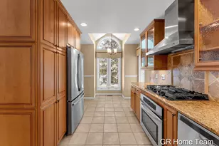 1946 Cross Bend St NE, Grand Rapids, MI 49505 - Photo 18