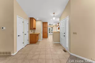 1946 Cross Bend St NE, Grand Rapids, MI 49505 - Photo 12