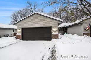 1231 Creekview Dr, Muskegon, MI 49441 - Photo 4
