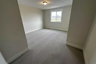 690 Lincoln Lawns Dr NW, Grand Rapids, MI 49534 - Photo 14