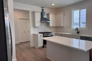 8288 Eagle Peak Dr, Jenison, MI 49428 - Photo 8